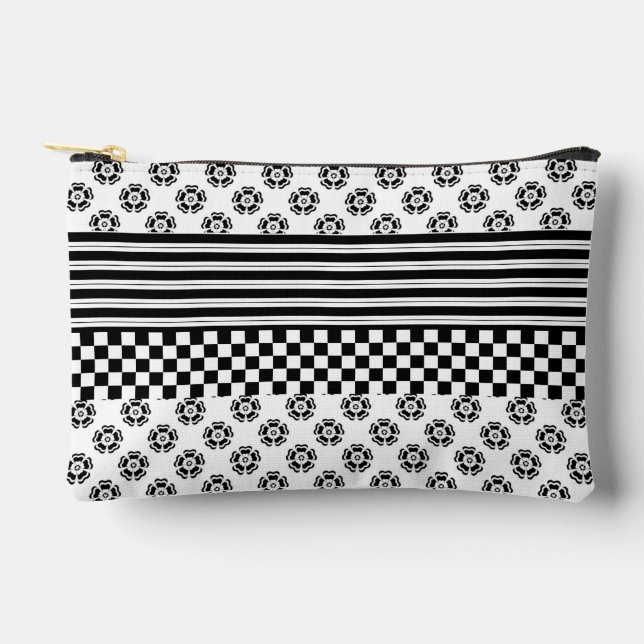 Schwarz-weißes Boho Karo Blumenmuster Zubehörtasche (Vorderseite)