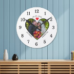 Schwarz-weißes Foto im Herzen 1. Hochzeitstag Runde Wanduhr<br><div class="desc">Einzigartige Jubiläumsuhr personalisiert mit einem Paar Foto in einer Herzvorlage. Personalisieren Sie mit Paarnamen und Hochzeitstag.</div>