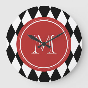 Schwarz-weißes Harlequin-Muster, rotes Monogramm Große Wanduhr