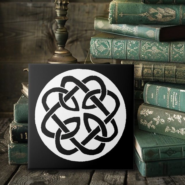 Schwarz-weißes keltisches Knotenmuster-Kreissymbol Fliese (Von Creator hochgeladen)