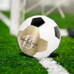 Schwarz-weißes Monogramm aus goldgegossenem Metall Fußball<br><div class="desc">Dieser personalisierte Fußball ist mit einem Monogramm und einem Vornamen in modernem Schwarz-Weiß-Drehbuch auf einem vergoldeten goldgelb gebürsteten Metall-Hintergrund ausgestattet.</div>