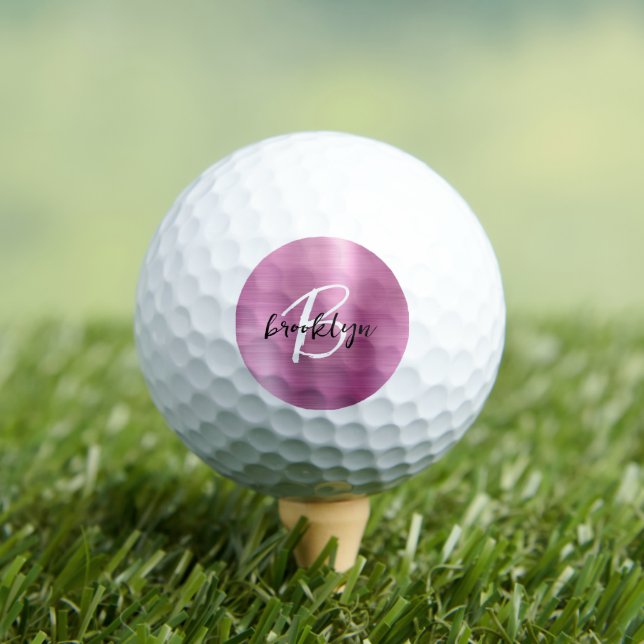 Schwarz-weißes Monogramm aus rosa gebürstetem Meta Golfball (Insitu T-Shirt)