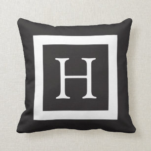 Schwarz-weißes Monogramm Kissen