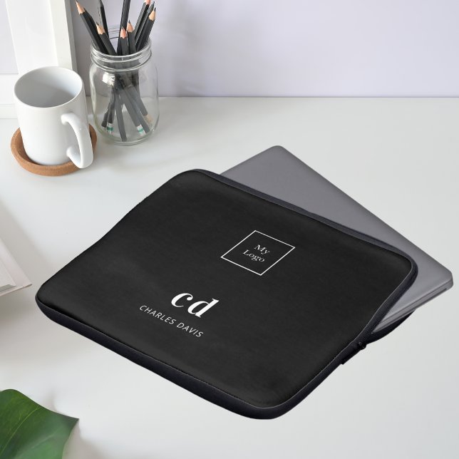 Schwarz-weißes Monogramm-Logo Laptopschutzhülle (Von Creator hochgeladen)