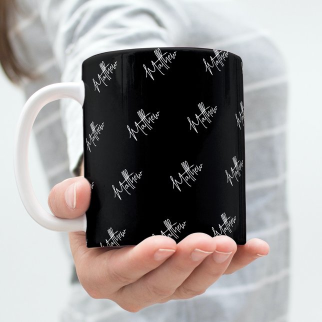 Schwarz-weißes Namensmuster moderne Schrift Kaffeetasse (Von Creator hochgeladen)