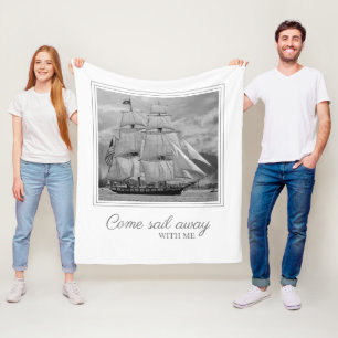 Schwarz-weißes Segelschiff Schooner segelt ab Fleecedecke