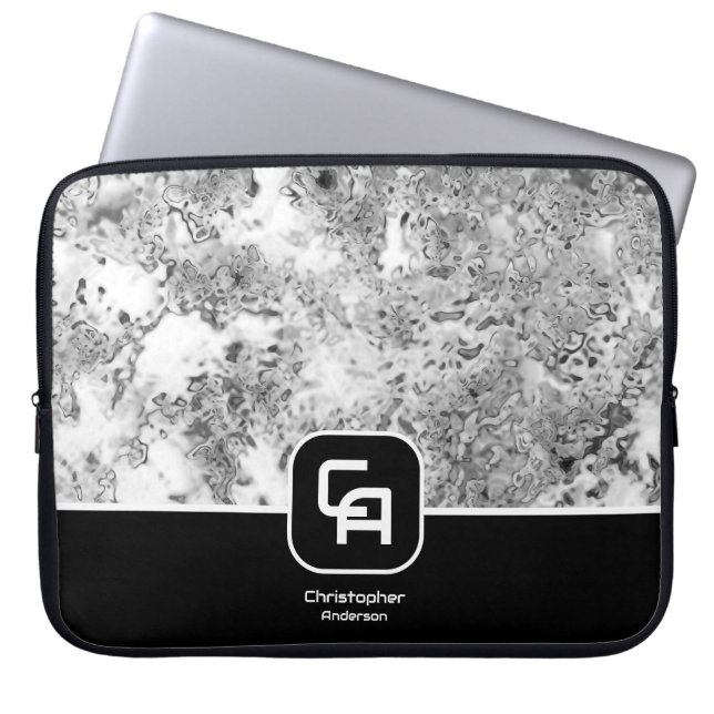 Schwarz-weißes Stone Monogramm Laptopschutzhülle (Vorderseite)