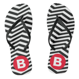 Schwarz-weißes Zickzackmuster mit rotem Monogramm Flip Flops