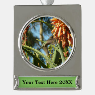 Schwarzbraun-Hummingvogel im Flug Banner-Ornament Silber