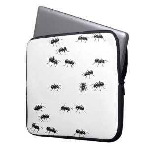 Schwarze Ameisen auf Weiß Laptopschutzhülle