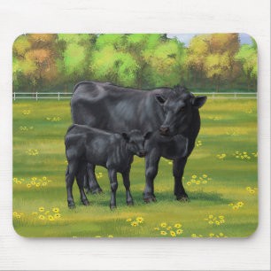 Schwarze Anguskühe und Niedliches Kalb im Sommerwe Mousepad
