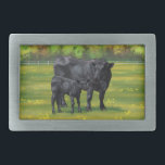 Schwarze Anguskühe und Niedliches Kalb im Sommerwe Rechteckige Gürtelschnalle<br><div class="desc">Der Schwarze Angus ist eine schottische Rasse von Rindern, die von Rinderrassen stammt, die aus Aberdeen, Banff, Kincardine und Angus im Nordosten Schottlands stammen. Ihre Farbe ist immer schwarz, und sie haben keine Hörner. Es handelt sich um eine kleine, kräftige Rasse, die wegen ihrer Robustheit und ihres hochwertigen Fleisches beliebt...</div>