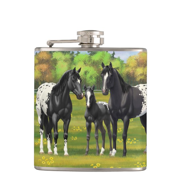 Schwarze Appaloosa Pferde im Sommer Weide Flachmann (Vorderseite)