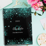 Schwarze aquamarine Glitzer-grüne Monogramm-Initia Planer<br><div class="desc">Schwarzer Hintergrund,  weißer Text. Dekoriert mit aquamarinen,  meergrünen Imitaten Glitzer Staub. Personalisieren Sie Ihre Monogramm-Initialen,  Name und Jahr und fügen Sie sie hinzu.</div>