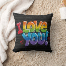 Schwarze Backsteinwand mit Graffiti „Ich liebe dic