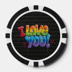 Schwarze Backsteinwand mit Graffiti „Ich liebe dic Pokerchips