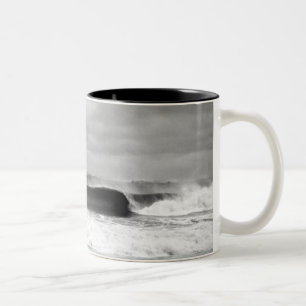 Schwarze Barrell Wellen-Tasse Zweifarbige Tasse