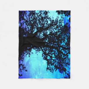Schwarze Bäume Türkis Periwinkle Weltraumdecke Fleecedecke