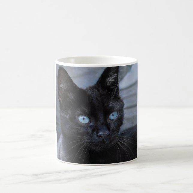 Schwarze blaue Augen Schönheit Kaffeetasse (Mittel)