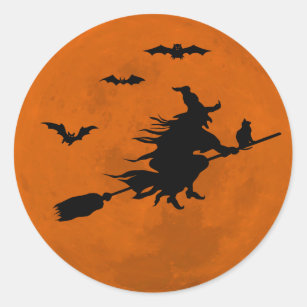 Schwarze böse Hexe Halloweens, die orange Mond Runder Aufkleber