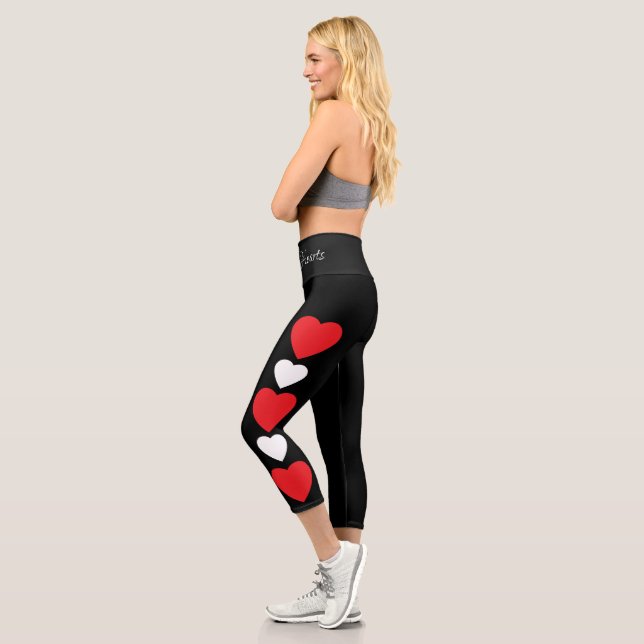 Schwarze Capri-Leggings mit rotem und weißem Herze Capri Leggings (Links)