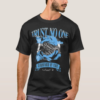 Schwarze Carolina 5 AJ5 Traue Niemandem T-Shirt