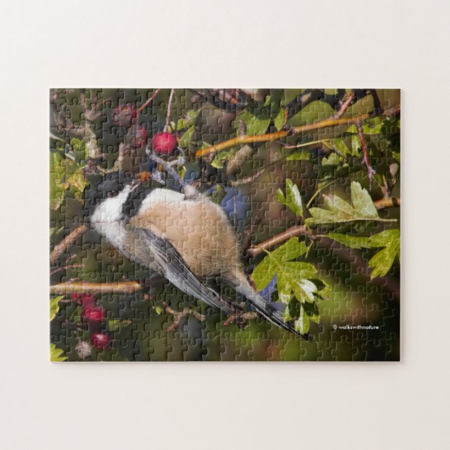 Schwarze Chickadee, die Herbstberries geniessen Puzzle (Horizontal)