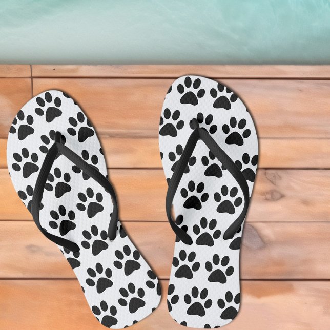 Schwarze Dog Paw druckt auf Weiß Flip Flops (Black Dog Paw Prints Flip Flops Available with thick or thin straps in sizes for men,  women & kids!)