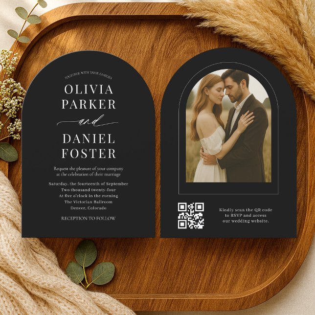 Schwarze elegante QR-Code-Foto-Hochzeit  Einladung (Von Creator hochgeladen)