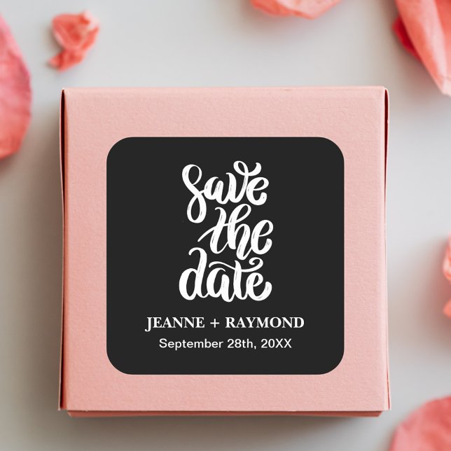 Schwarze elegante Schrift Save The Date Boho Hochz Quadratischer Aufkleber (Black elegant script sticker adds boho charm to wedding save the date mail.)