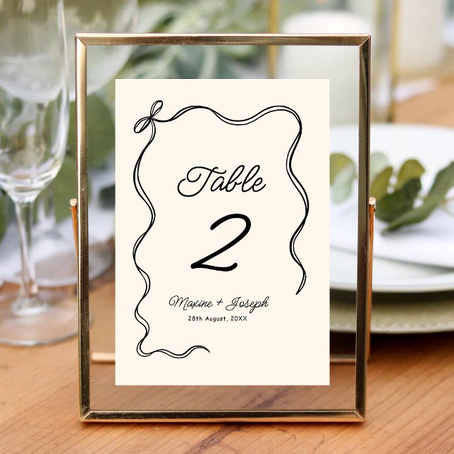 Schwarze & Elfenbein Handgezeichnete Bogenband Ski Tischnummer (Black and ivory bow ribbon wedding table number adds elegant style and effortless seating.)