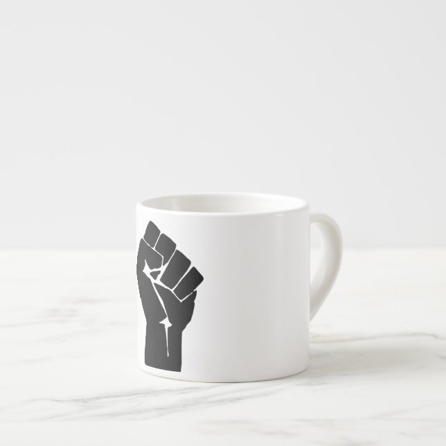 Schwarze Faust ausgelöst - Widerstand Espressotasse (Vorderseite Rechts)