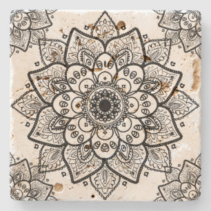 Schwarze Flora Mandala über weißem Hintergrund Steinuntersetzer