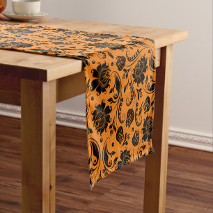 Schwarze florale Damasken auf orangefarbenem Hinte Kurzer Tischläufer