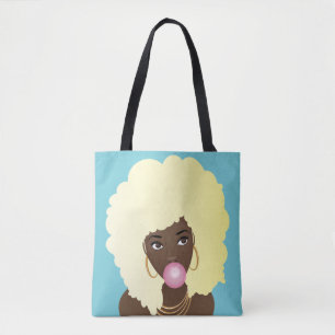 Schwarze Frau, blonde Afro, rosa Bubblegum, blau