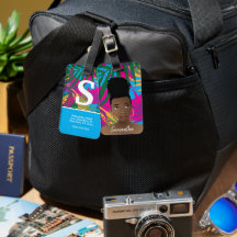 Schwarze Frau, farbenfrohe tropische Blätter, blau