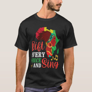 Schwarze Frau hebt jede Stimme und singt schwarze T-Shirt