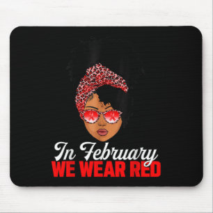 Schwarze Frau im Februar tragen wir eine rote Herz Mousepad