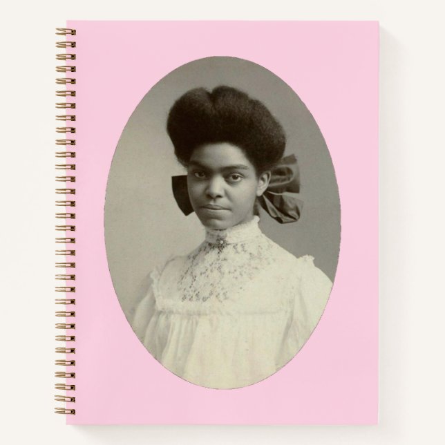 Schwarze Frau mit Fairbow Pink Notizbuch (Vorderseite)