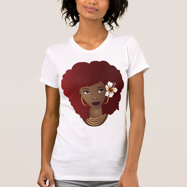 Schwarze Frau, Rotes Afro, Blume in ihrem Naturhaa T-Shirt (Vorderseite)