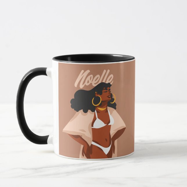Schwarze Frau, weißes Bikini, Beach Ready Tasse (Links)