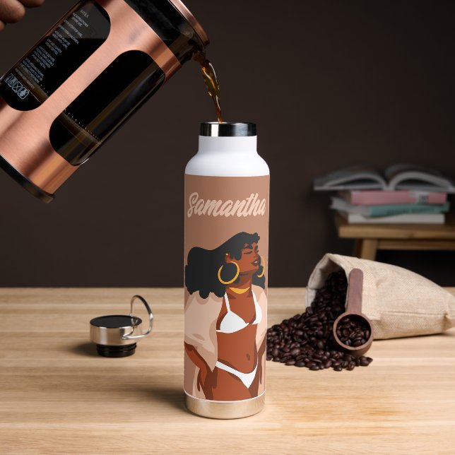 Schwarze Frau, weißes Bikini, Beach Ready Trinkflasche (Kaffee)