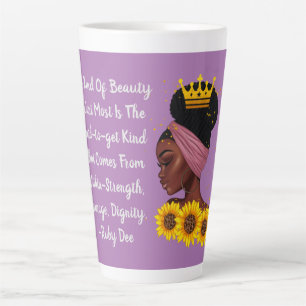 Schwarze Girl Beauty im Rahmen der Ermächtigung zu Milchtasse