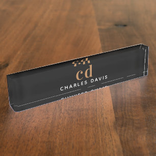 Schwarze Goldmonogramm-Initialen im minimalistisch Namensplakette