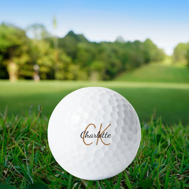Schwarze Goldmonogramm-Initialnamen minimalistisch Golfball (Von Creator hochgeladen)