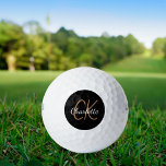 Schwarze Goldmonogramm-Initialnamen minimalistisch Golfball<br><div class="desc">Schwarzer Hintergrund,  goldfarbener und weißer Text. Personalisieren Sie Ihre Monogramm-Initialen und Ihren Namen und fügen Sie sie hinzu. Für ihn und sie. Der Name ist mit einem modernen handgeschriebenen Stilskript geschrieben.</div>