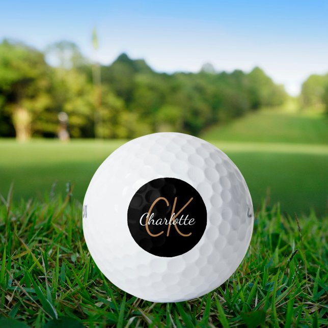 Schwarze Goldmonogramm-Initialnamen minimalistisch Golfball (Von Creator hochgeladen)