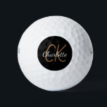 Schwarze Goldmonogramm-Initialnamen minimalistisch Golfball<br><div class="desc">Schwarzer Hintergrund,  goldfarbener und weißer Text. Personalisieren Sie Ihre Monogramm-Initialen und Ihren Namen und fügen Sie sie hinzu. Für ihn und sie. Der Name ist mit einem modernen handgeschriebenen Stilskript geschrieben.</div>