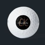 Schwarze Goldmonogramm-Initialnamen minimalistisch Golfball<br><div class="desc">Schwarzer Hintergrund,  goldfarbener und weißer Text. Personalisieren Sie Ihre Monogramm-Initialen und Ihren Namen und fügen Sie sie hinzu. Für ihn und sie. Der Name ist mit einem modernen handgeschriebenen Stilskript geschrieben.</div>