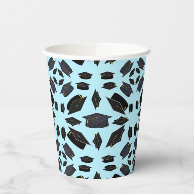 Schwarze Graduierungskappen, die in den Luftabschl Pappbecher (Links)